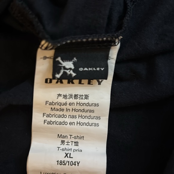 Oakley long sleeve t-shirt size XL - Picture 3 of 7